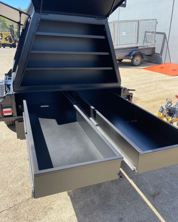 Custom Builders Trailer - Image 4